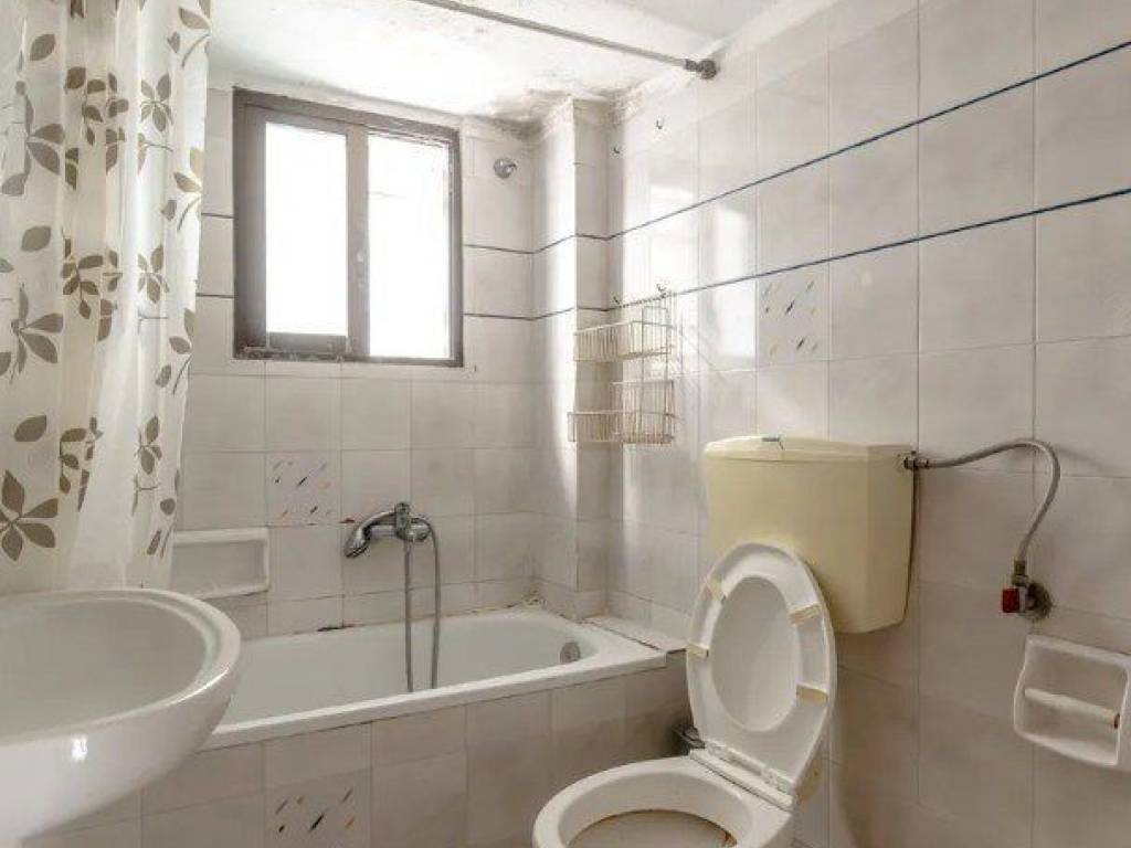 Forumland Real Estate, Μπάνιο