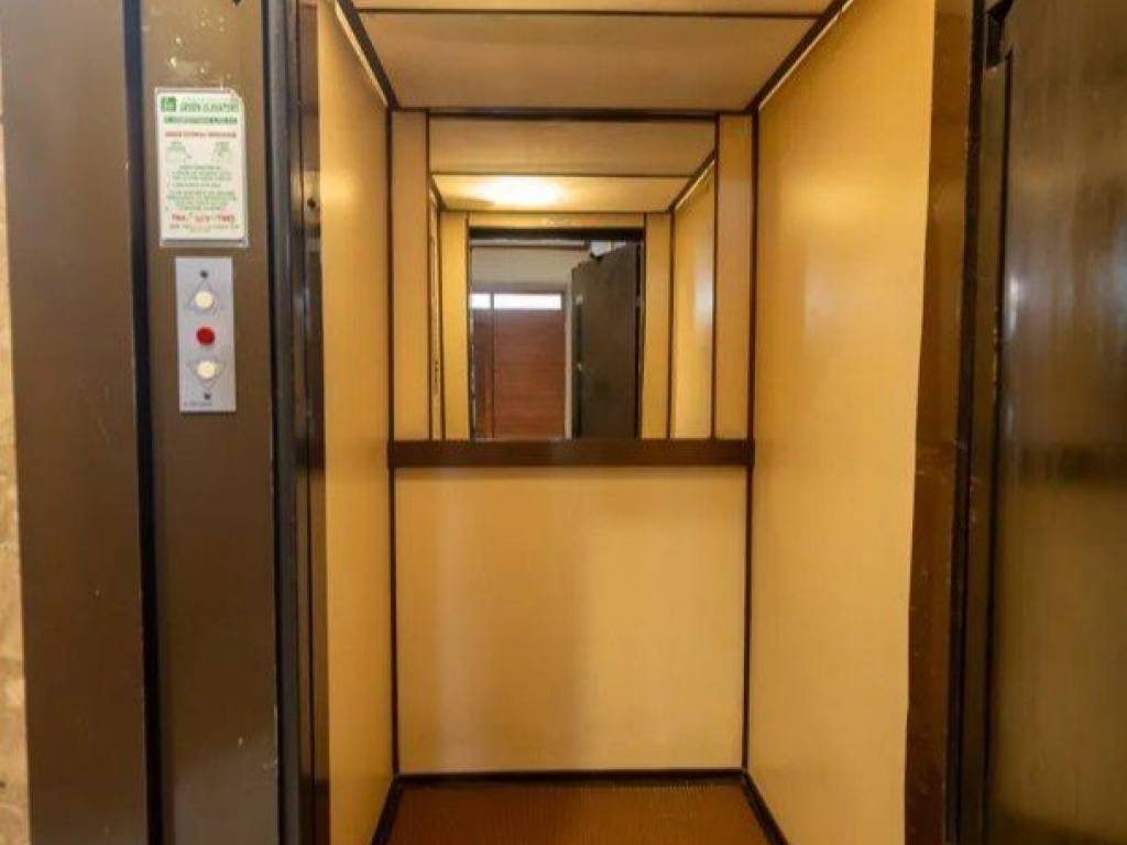 Forumland Real Estate, Ανελκυστήρας