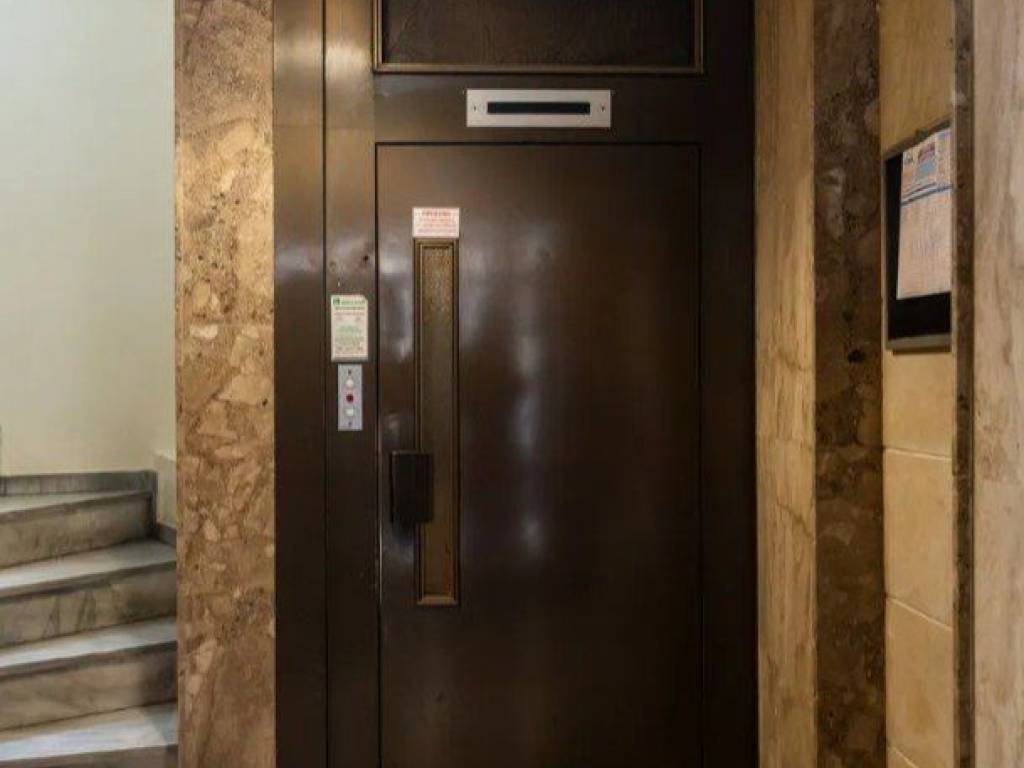 Forumland Real Estate, Ανελκυστήρας