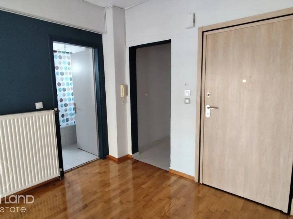 Forumland Real Estate, Είσοδος