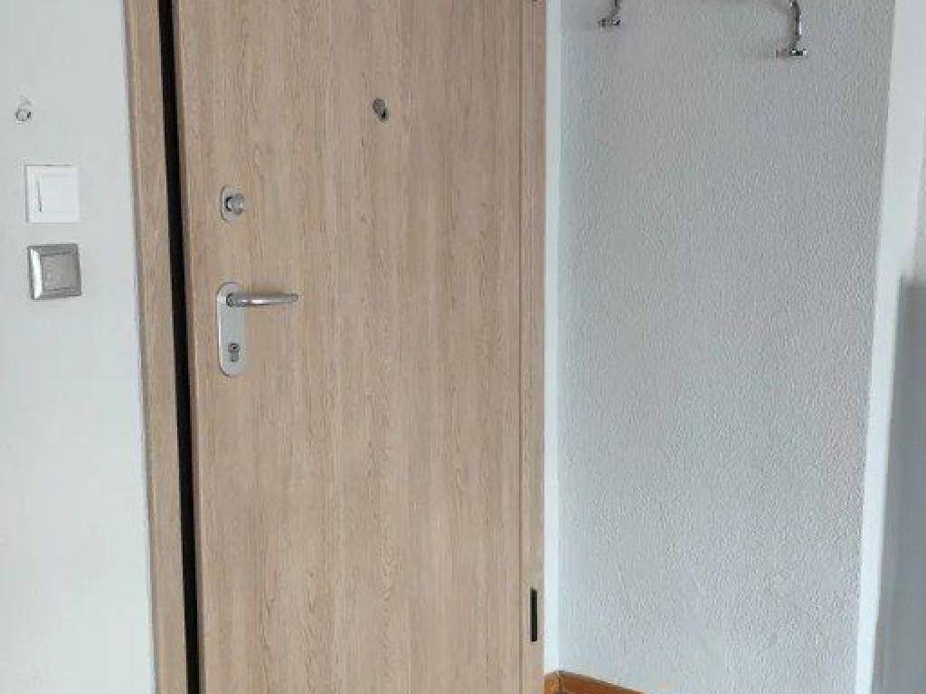 Forumland Real Estate, Είσοδος