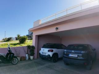 Idiotiko gkaraz gia dyo aytokineta