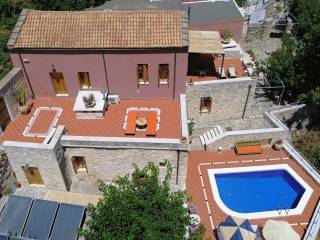 απεικόνιση της πέτρινης βίλας