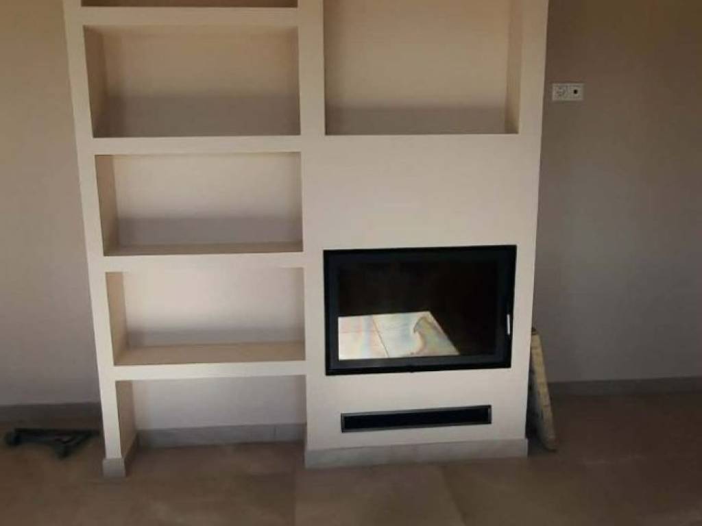 ΣΑΛΟΝΙ ΜΕ ΤΖΑΚΙ