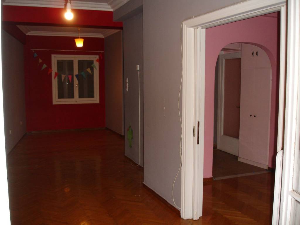 ΣΑΛΟΝΟΤΡΑΠΕΖΑΡΙΑ