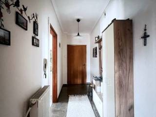 Χολ, είσοδος.