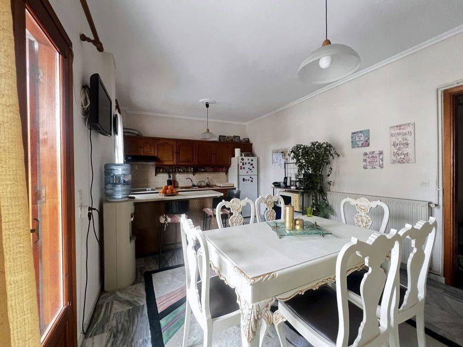 Κουζίνα &amp; τραπεζαρία.