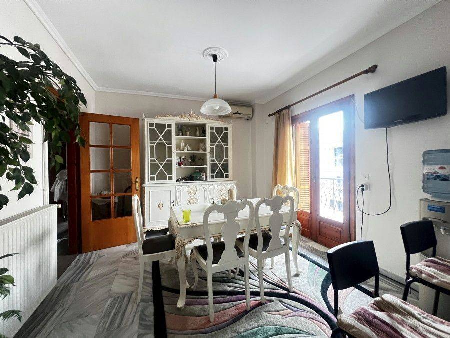 Κουζίνα &amp; τραπεζαρία.