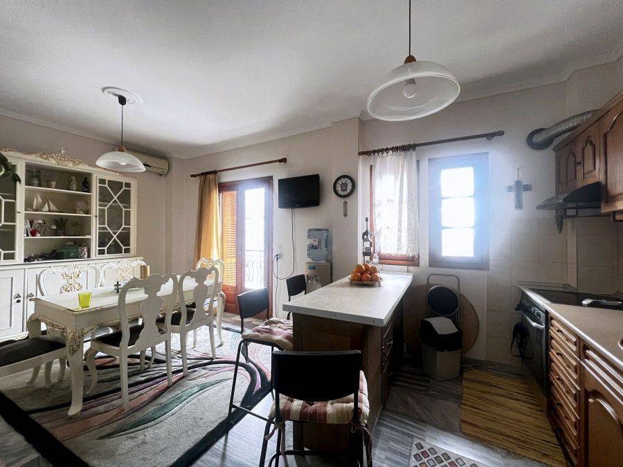 Κουζίνα &amp; τραπεζαρία.