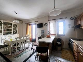 Κουζίνα &amp; τραπεζαρία.