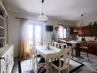 Κουζίνα &amp; τραπεζαρία.