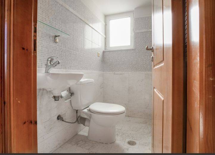 1 WC επισκεπτών