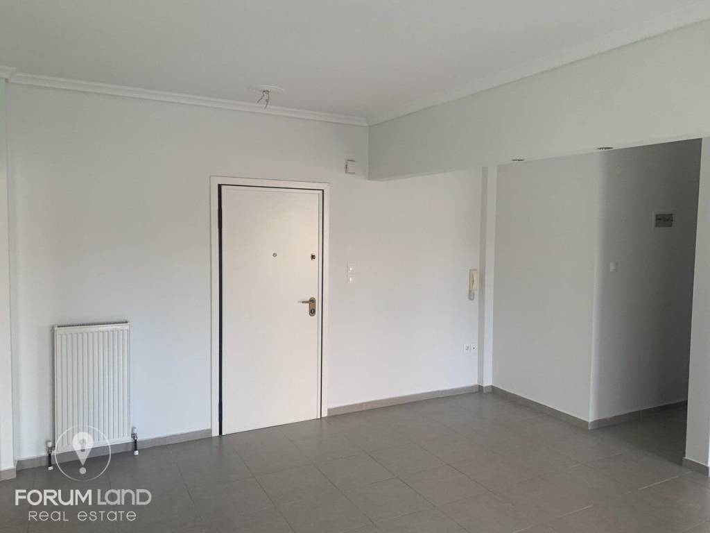 Forumland Real Estate, Είσοδος