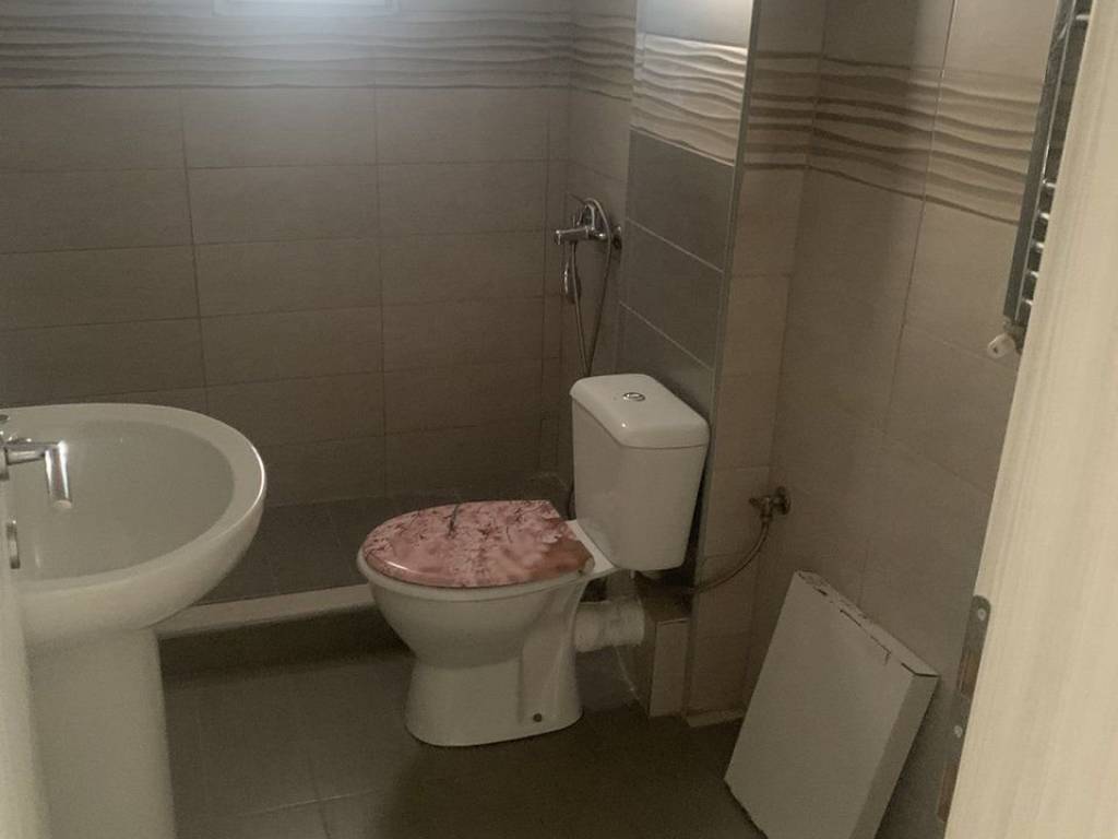 Forumland Real Estate, Μπάνιο