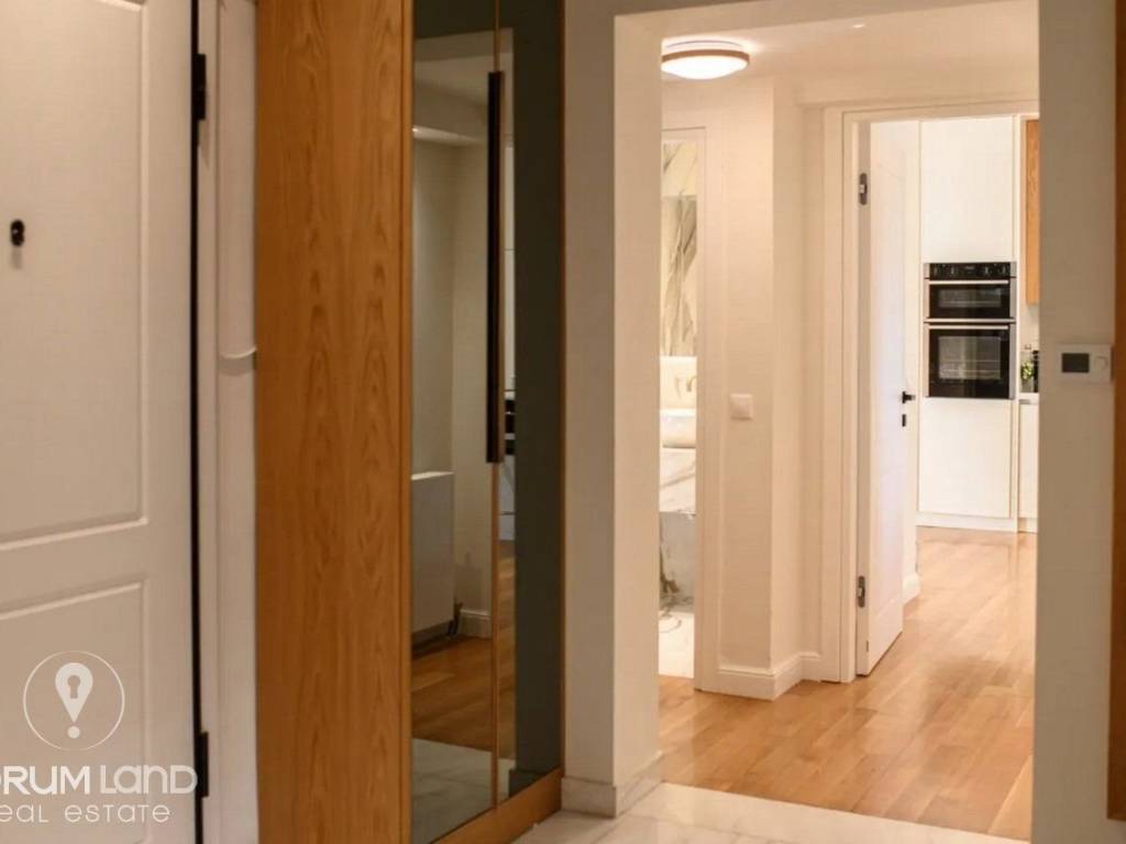 Forumland Real Estate, Διάδρομος