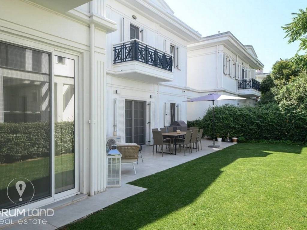 Forumland Real Estate, Εξωτερική Όψη