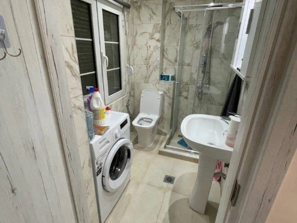 Forumland Real Estate, Μπάνιο