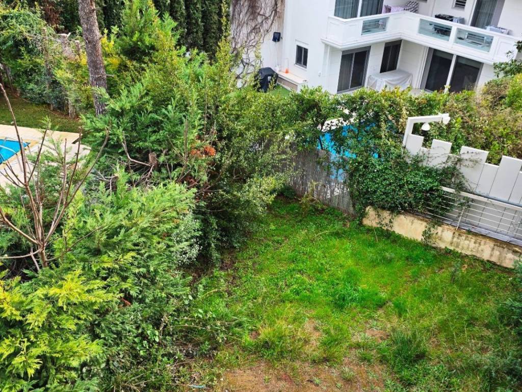 πίσω πλευρά ακινήτου