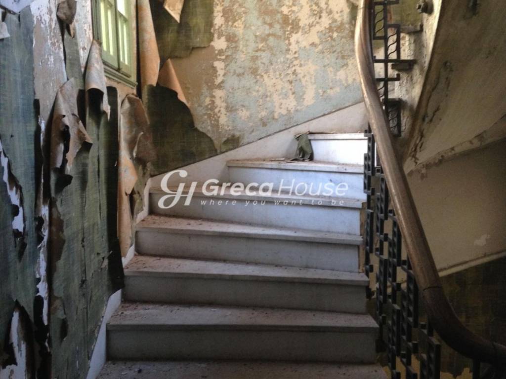 Πωλείται Διατηρητέο Νεοκλασικό Κτίριο στο Κέντρο της Αθήνας