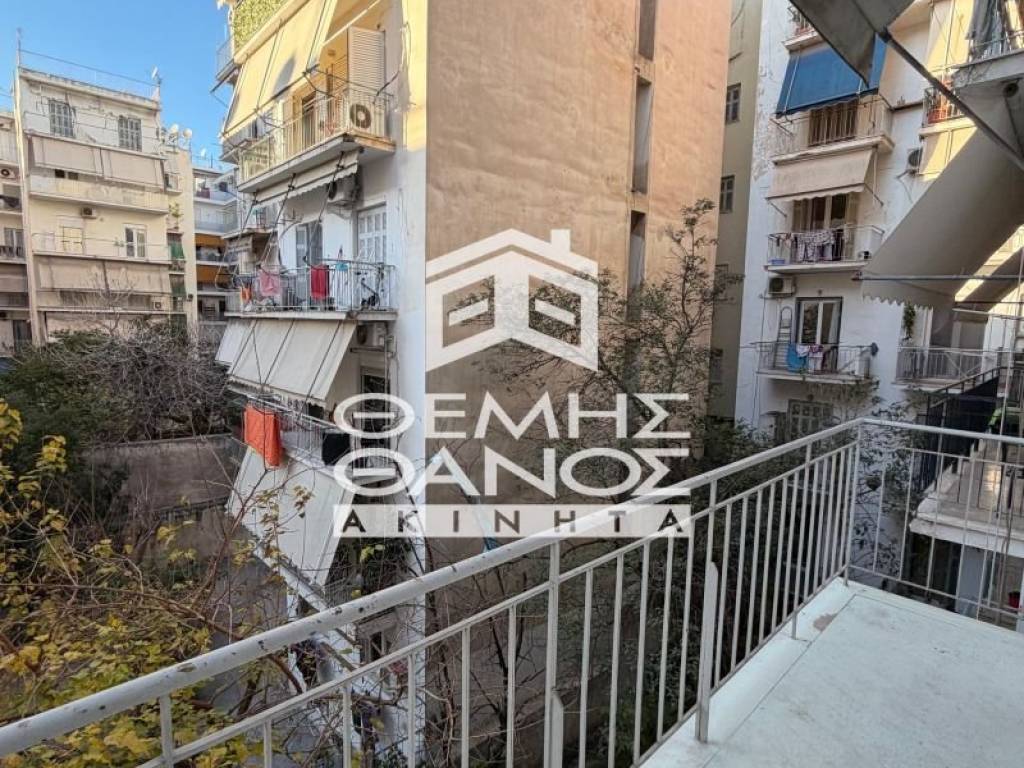 Θέα από μπαλκόνι