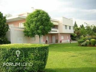 Forumland Real Estate, Exoterike Opse