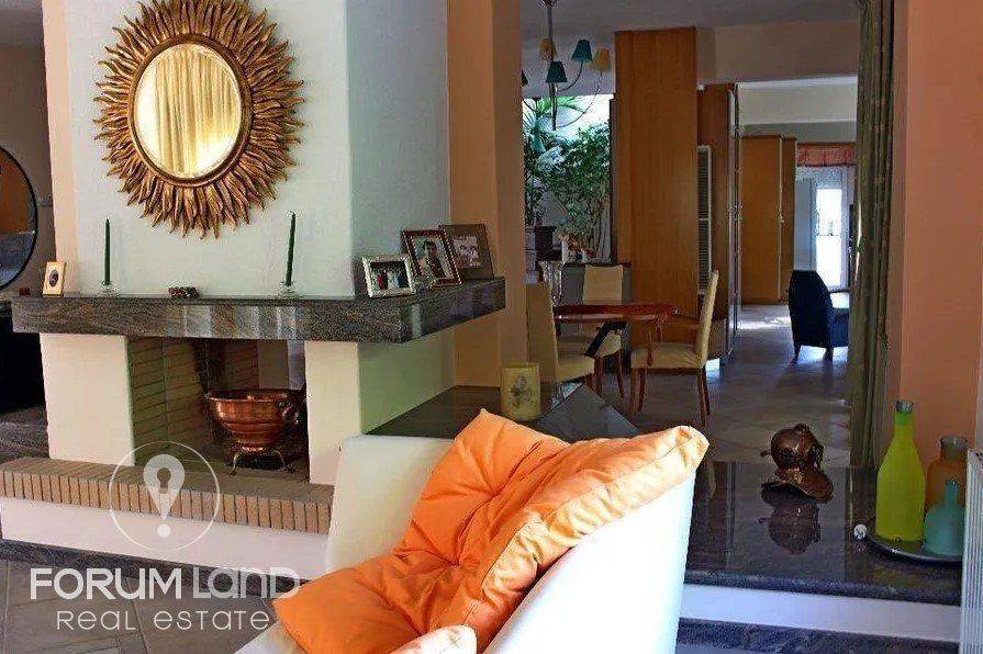 Forumland Real Estate, Saloni me tzaki