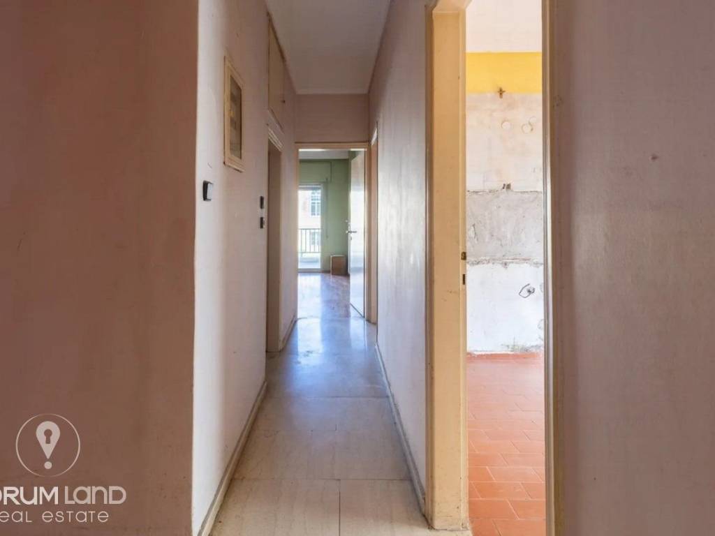 Forumland Real Estate, Διάδρομος