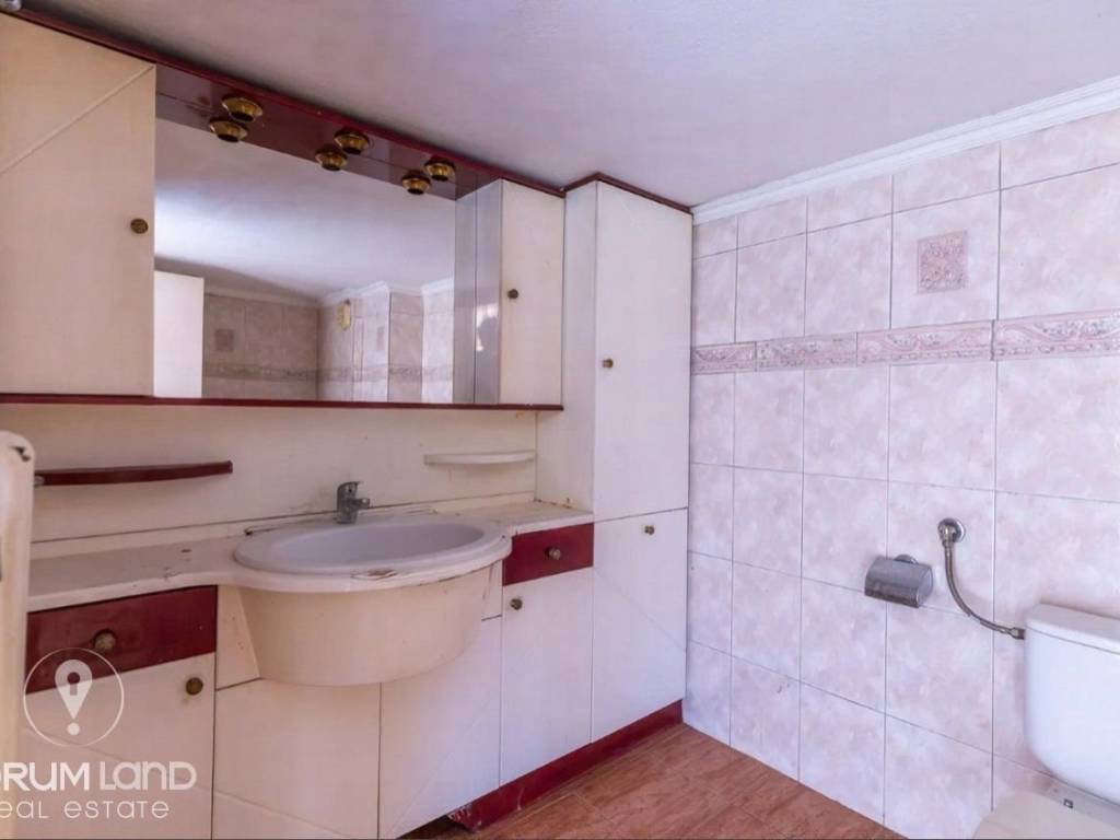 Forumland Real Estate, Μπάνιο