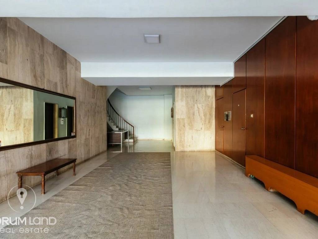 Forumland Real Estate, Είσοδος