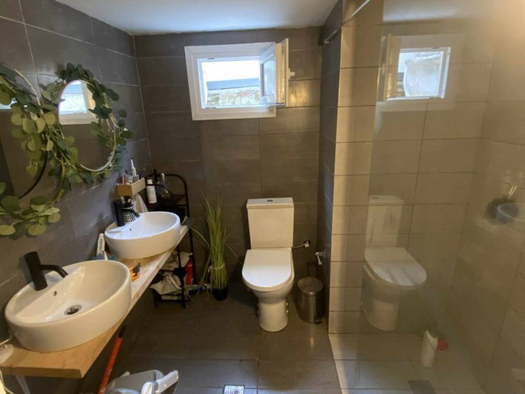 Μπάνιο - Ισόγειο