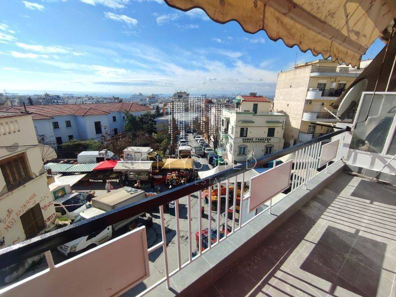 Θέα από μπαλκόνι