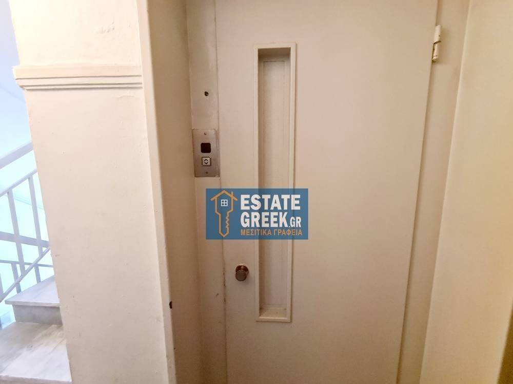 μερικώς ανακαινισμένη Γκαρσονιέρα 35τ.μ. στον 4ο όροφο