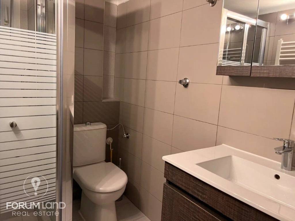 Forumland Real Estate, Μπάνιο