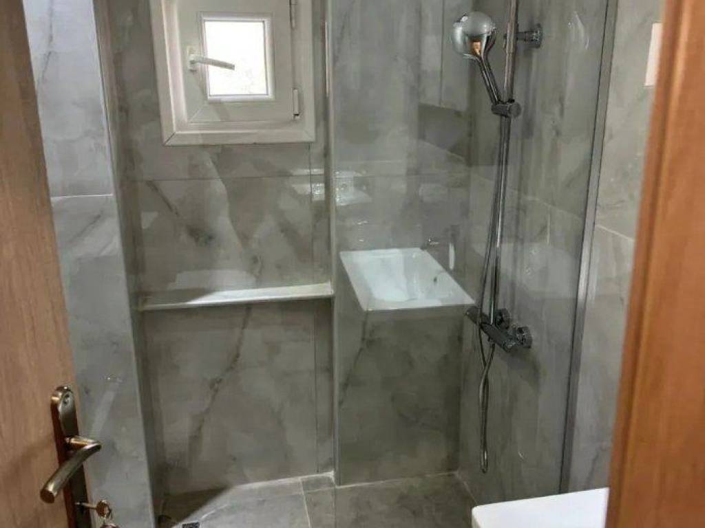 Forumland Real Estate, Μπάνιο