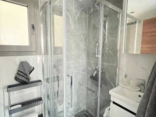 Forumland Real Estate, Μπάνιο