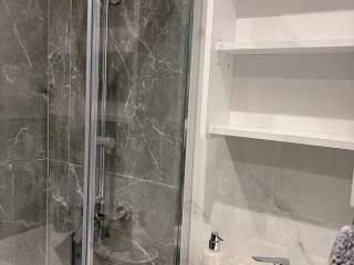 Forumland Real Estate, Μπάνιο