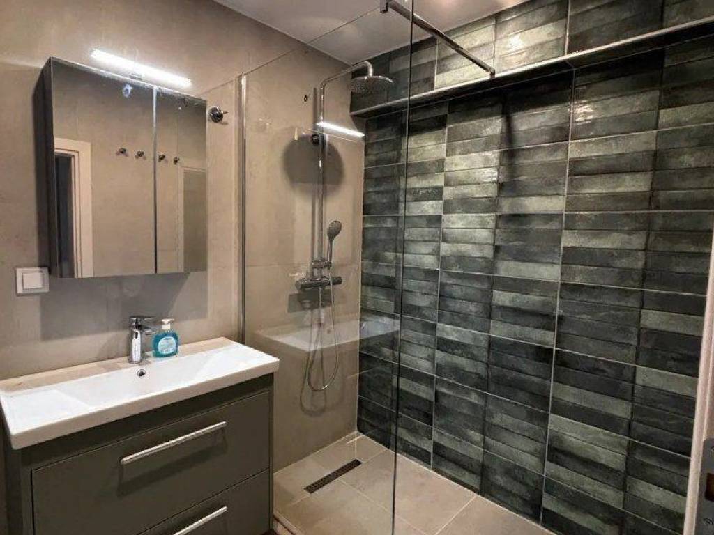 Forumland Real Estate, Μπάνιο