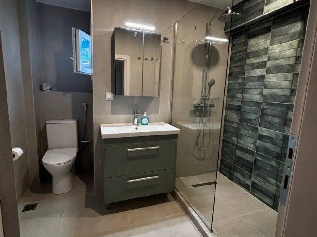 Forumland Real Estate, Μπάνιο