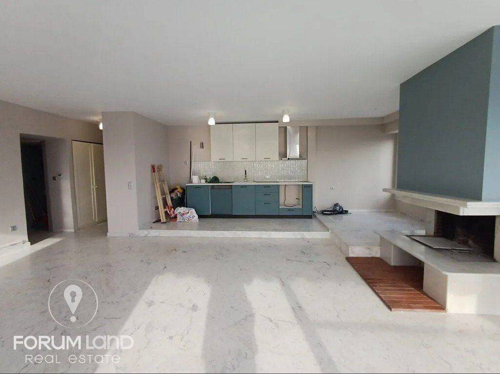 Forumland Real Estate, Σαλόνι με τζάκι