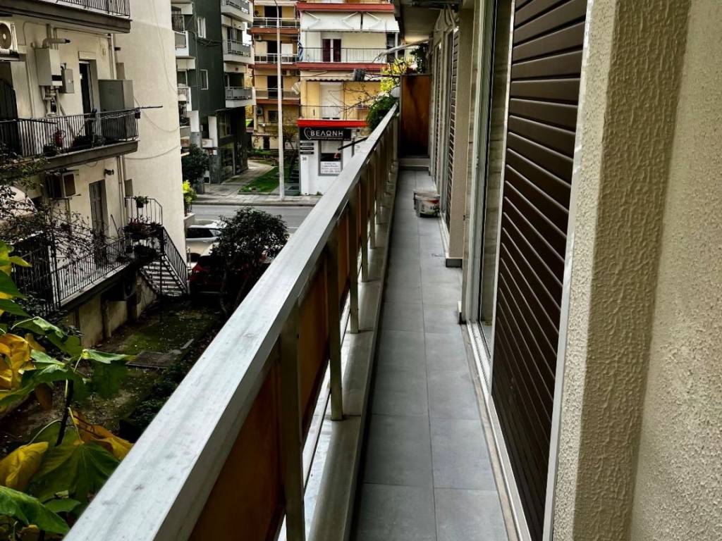 Πλαϊνό μπαλκόνι