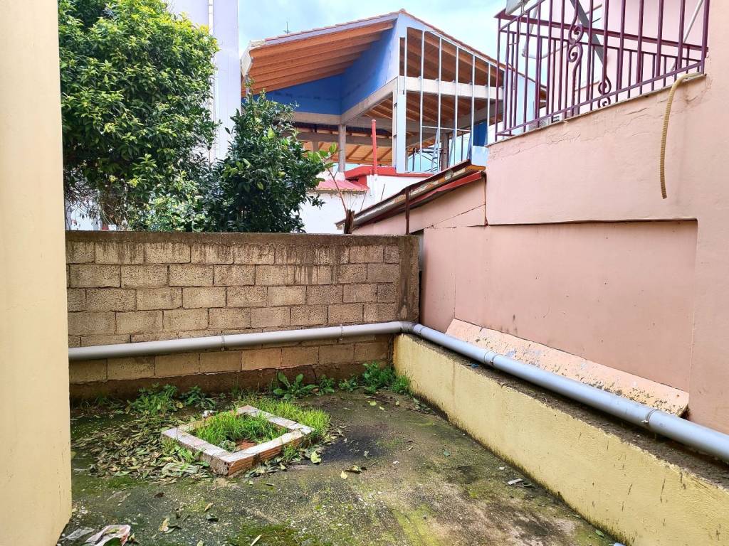 ME KOINOCHRESTO AKALYPTO CHORO