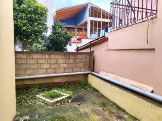 ME KOINOCHRESTO AKALYPTO CHORO