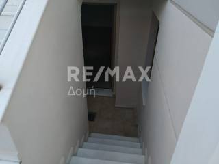 Είσοδος ημιυπογείου