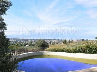 Πισίνα με θέα θάλασσα