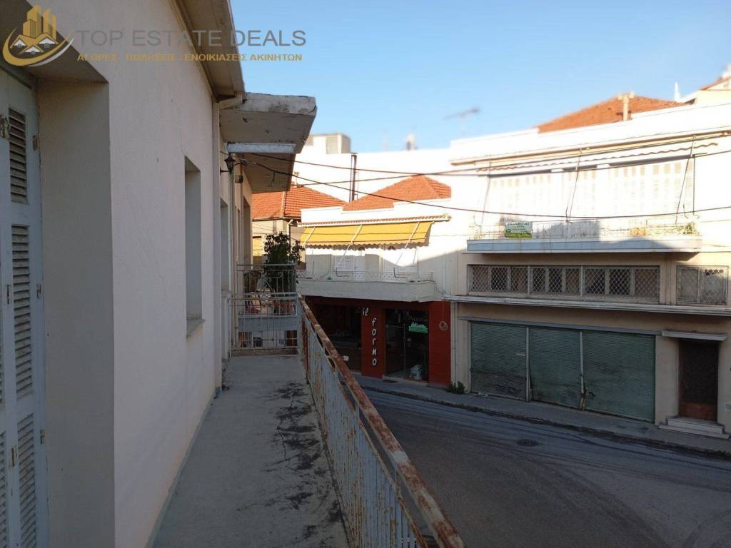 θέα από το μπροστινό μπαλκόνι