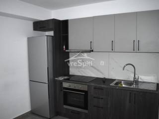 ΑΠΟΨΗ ΧΩΡΟΥ ΚΟΥΖΙΝΑΣ ΜΕ ΣΥΣΚΕΥΕΣ