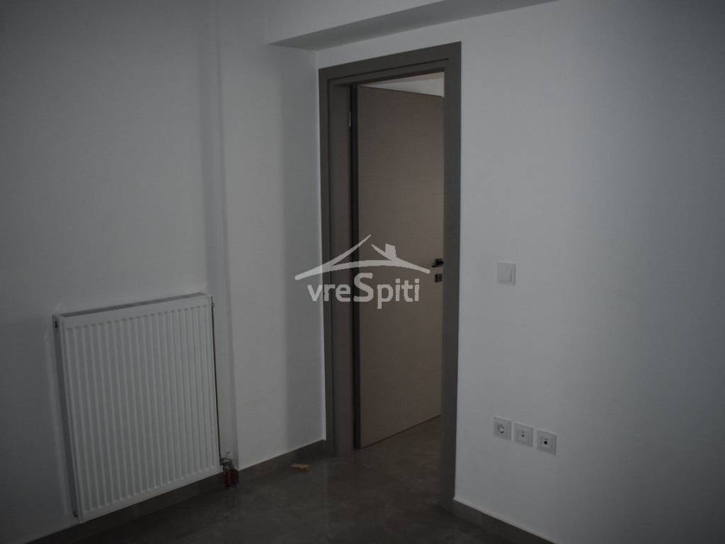 ΑΠΟΨΗ ΧΩΡΟΥ ΚΟΥΖΙΝΑΣ ΜΕ ΣΥΣΚΕΥΕΣ