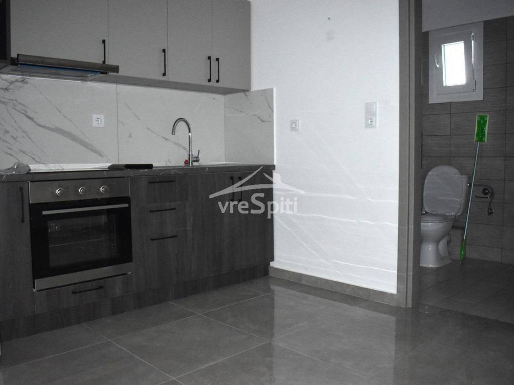 ΑΠΟΨΗ ΧΩΡΟΥ ΚΟΥΖΙΝΑΣ ΜΕ ΣΥΣΚΕΥΕΣ