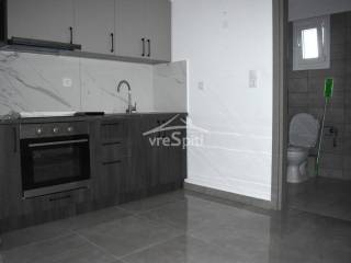 ΑΠΟΨΗ ΧΩΡΟΥ ΚΟΥΖΙΝΑΣ ΜΕ ΣΥΣΚΕΥΕΣ