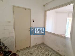 Γκαρσονιέρα 42τ.μ. με πρόσοψη 3μ. σε ημιώροφο χωρίς θέρμανση